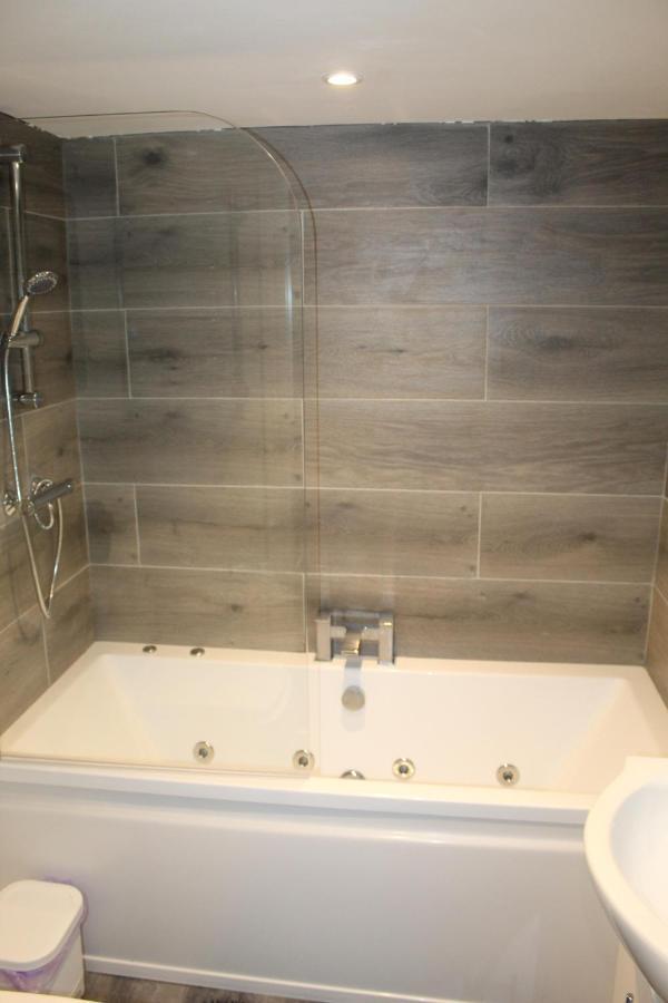 Albert Luxury Hottub & Jacuzzi Apartments Blackpool Exterior photo