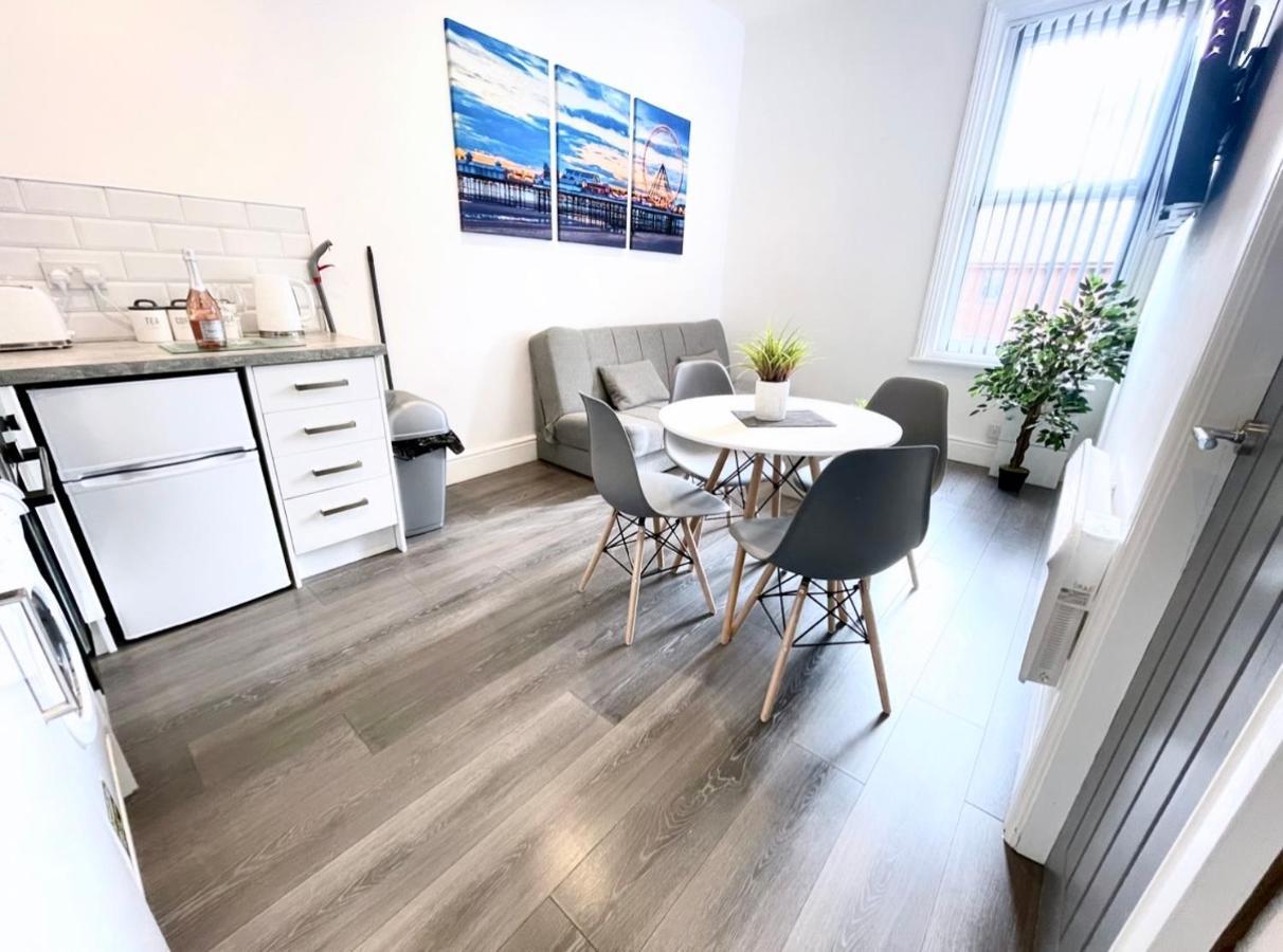Albert Luxury Hottub & Jacuzzi Apartments Blackpool Exterior photo