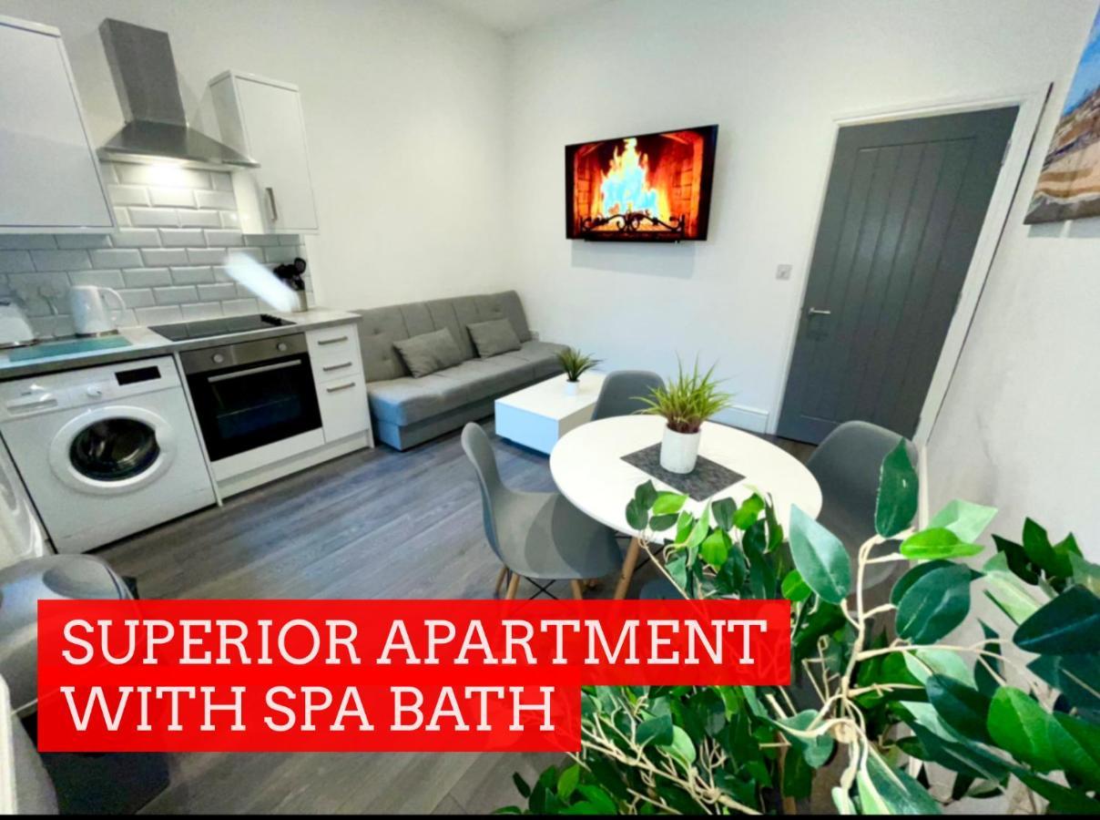 Albert Luxury Hottub & Jacuzzi Apartments Blackpool Room photo