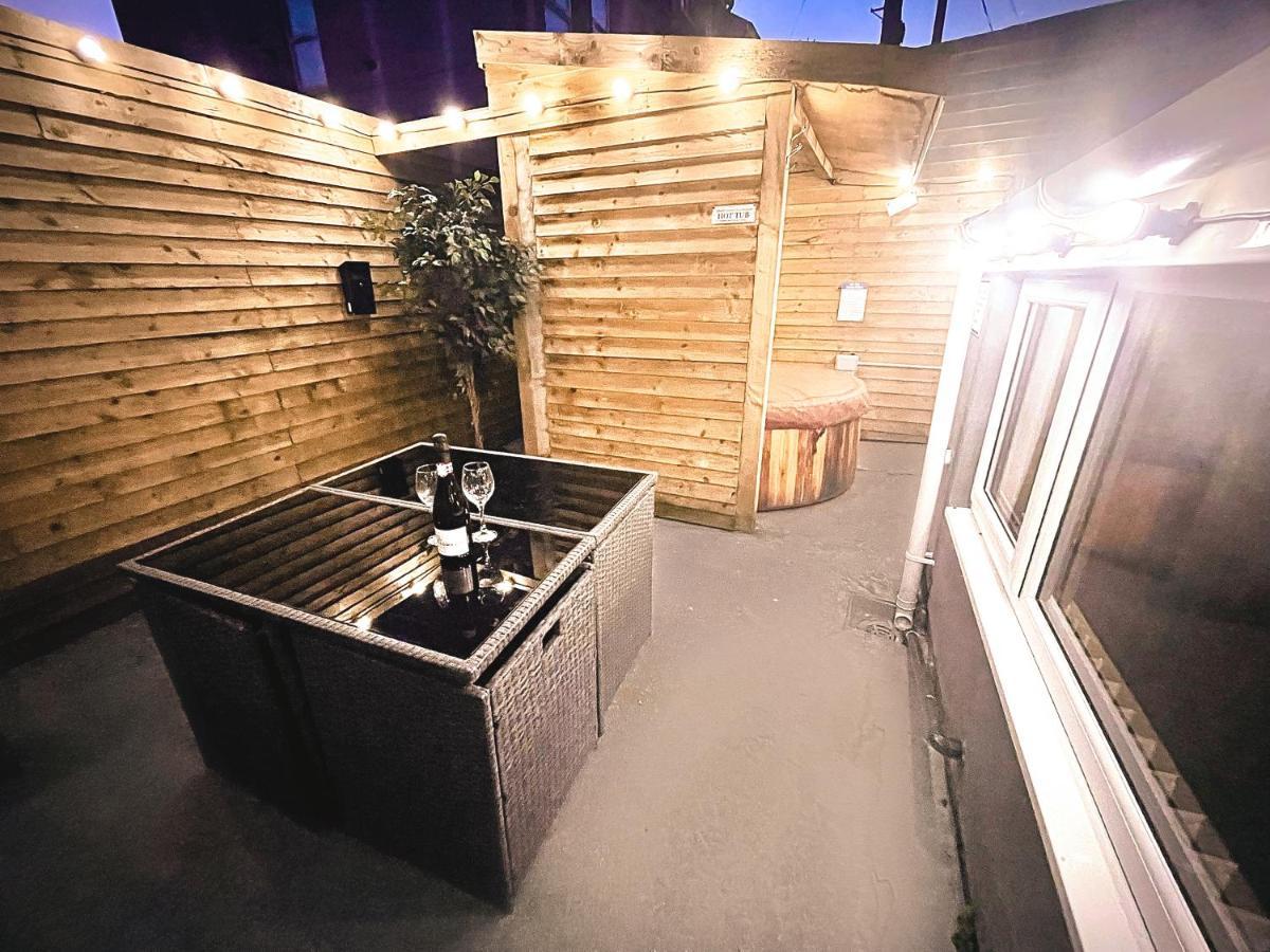 Albert Luxury Hottub & Jacuzzi Apartments Blackpool Exterior photo