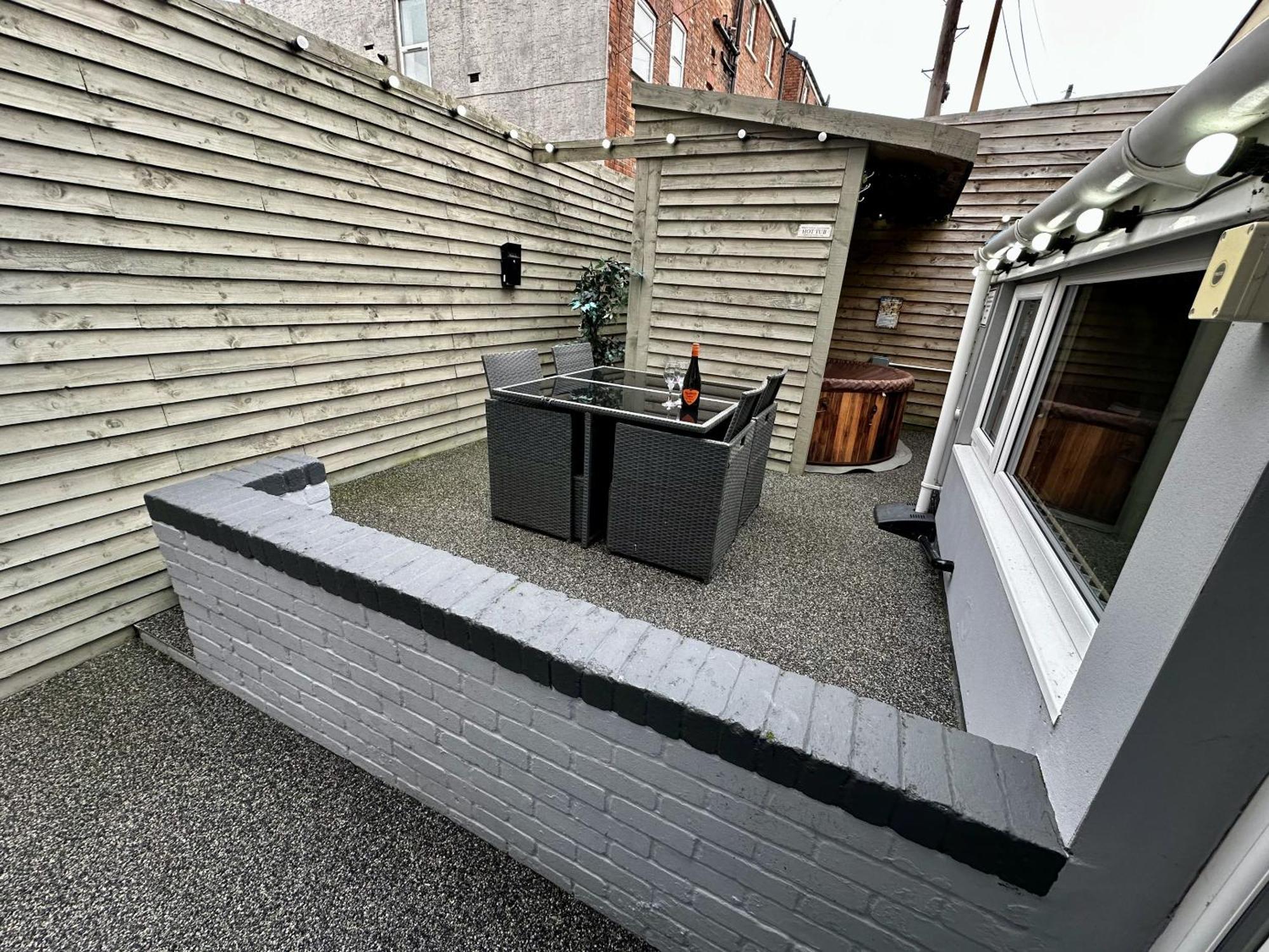 Albert Luxury Hottub & Jacuzzi Apartments Blackpool Exterior photo